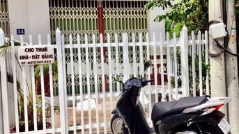 cho thuê nhà mặt tiền ngay ngã tư đường Lạc Long Quân - Lý bôn 