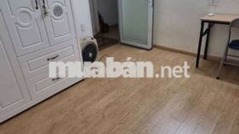 Cho thuê phòng lầu 1 trong nhà nguyên căn