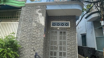 Chính chủ bán nhà Lạc Long Quân giá chỉ hơn 2 tỷ