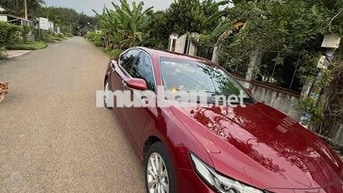 Toyota Camry 5 chỗ Xăng màu Đỏ