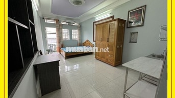Phòng ngay cầu Băng Ky (Nơ Trang Long), full nội thất, có ban công lớn