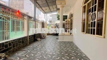 Nhà diện tích rộng rãi hẻm 1716 Huỳnh Tấn Phát giá 7,5 tr