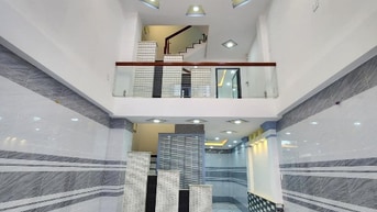 Nhà mới xây hiện đại, 3 lầu, 4 phòng ngủ