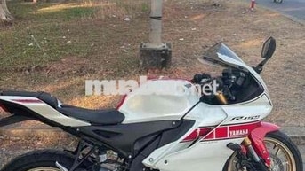 Yamaha R15M 2023 Đen trắng