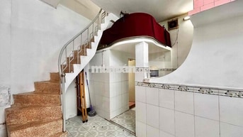 NHÀ NGUYÊN CĂN 3 LẦU 3PN3WC CÓ SÂN THƯỢNG NGAY CHỢ HOÀ BÌNH Q5