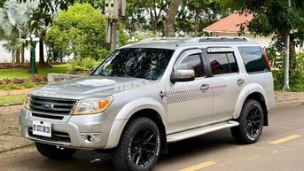 Ford Everest 2013 Số tu động Bạc 7 chỗ