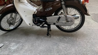 Cầnbans xe cup 50cc liên doanh Đài Loan màu nâu