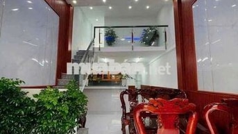 NHÀ ĐẸP 4 X13 GÁC LỬNG ĐƯỜNG THỚI HÒA VLA