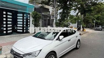 Hyundai Elantra 1.6 AT Trắng 11 vạn