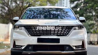 Kia Carnival Premium 2.2D 7S 2023 Trắng 7 chỗ