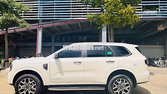 Ford Everest Titanium 4x2 2025 - ODO: 19.000km