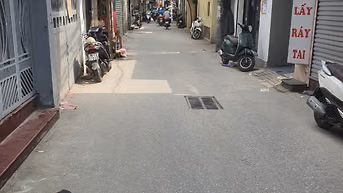 Cho thuê nhà mặt ngõ phố Lĩnh Nam, ngõ oto tránh, kinh doanh, 60m2.