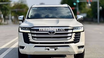 Toyota Land Cruiser 3.5 V6 2024 Trắng nâng cấp