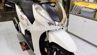 Honda SH 300i Ý Trắng Smartkey