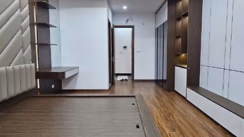 Bán nhà phố Hào Nam 42m2, có thang máy, xây 5 tầng, ở luôn