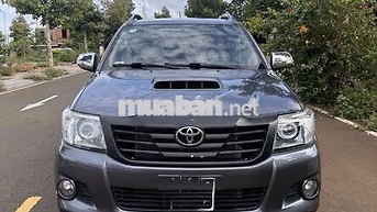 Toyota Hilux MT 2013 2 cầu Số sàn Xám