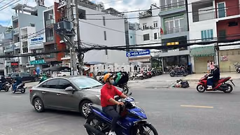 Cho thuê mặt bằng CMT8  mặt tiền đường đông đúc