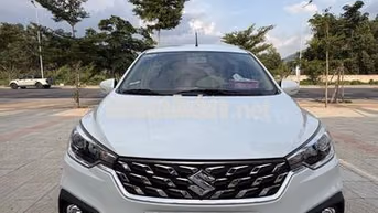 Suzuki Ertiga Hybrid Trắng 7 chỗ