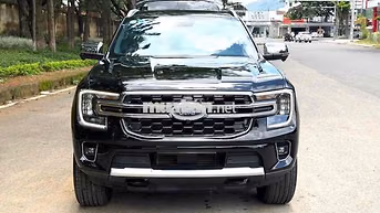 Ford Everest Titanium 1 Cầu 2024 Đen 15.000 Km