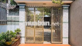 Cho thuê nhà gần cụm truờng học Tân Đông Hiệp, sân xe hơi. 