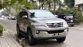 Toyota Fortuner 2.4G 4x2 MT 2019 Màu Bạc 110000 Km