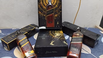 Cần bán 1-set combo Rượu JOHNNIE WALKER black label.