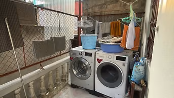 Cho thuê nhà nguyên căn 3 tầng 1 lửng ngõ đối diện Sun G.A Lương Yên