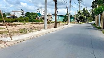 Cần bán gấp lô đất thổ cư Dt 100m2 sổ hồng riêng. Maặt tiền đường nhựa