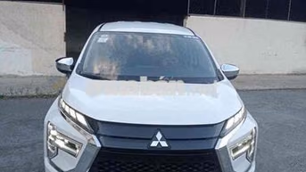 Mitsubishi Xpander Trắng