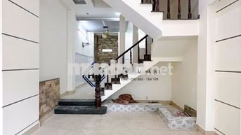 Nhà 3 lầu mặt tiền Lê Thị Riêng mới đẹp gần trung tâm