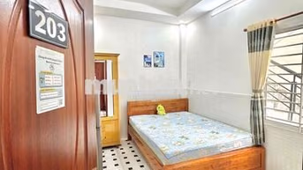 Phòng cửa sổ thoáng sau Giga Mall, giờ giấc tự do