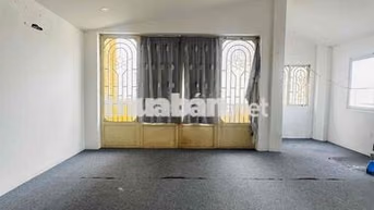 Cho thuê lầu 120m2 trong nhà hẻm xe hơi Nguyễn Trãi Q1