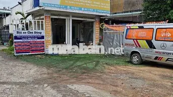 thuê nhà mặt tiền đường có sân để xe