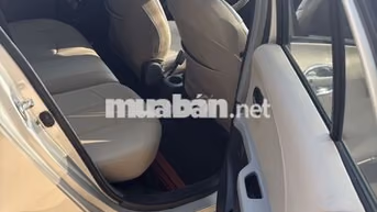 Toyota Yaris Vàng cát 5 chỗ Nhật Bản