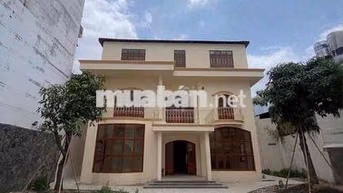 CHO THUÊ BIỆT THỰ SÂN VƯỜN PHÚ NHUẬN DT 630m2