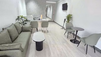 Cho thuê khách sạn MT Trần Hưng Đạo Q5 (đường 2 chiều). - Diện tích: 4