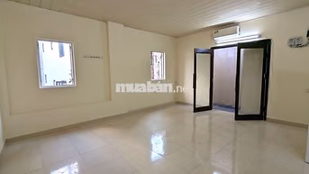 Nhà cho thuê 2 tầng, 42m2 sàn, 2VS, cách Hồ Tây 400m, cách chợ 200m