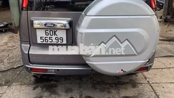 Ford Everest 7 chỗ màu Xám