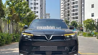 VinFast VF9 Đen 1.4 vạn