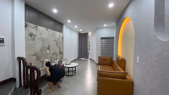 Nhà riêng khu phân lô đền lừ dt45m2x5t giá 17tr