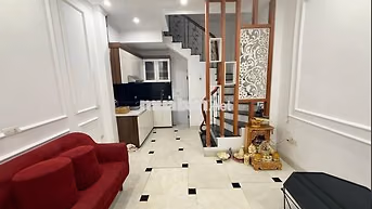 Cho thuê nhà Tôn Đức Thắng - Đống Đa, 30m2 x 5 tầng mới đẹp chỉ 15tr/1