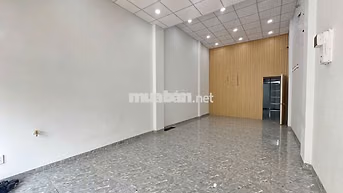 24Tr Phan Văn Trị 4x18m Trống Suốt Cho Quán Ăn Có Sân Đậu Xe 10 xe