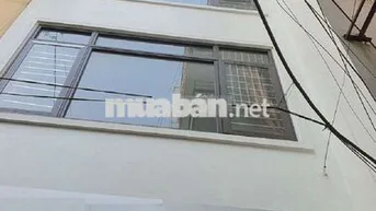 Cho thuê nhà ngõ 125 Trung Kính,  Diện tích 55m2 x 6 tầng có Thang Máy