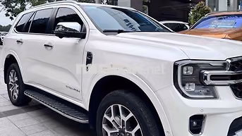 Ford Everest 2 cầu 2024