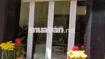 Cho thuê mặt bằng tầng trệt nhà mặt tiền đường Phan văn Trị Quận 5