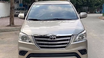 Toyota Innova 2015 Số sàn Vàng cát