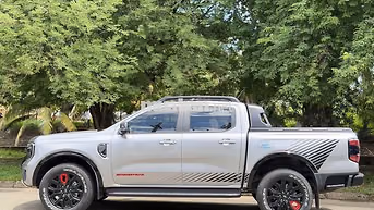 Ford Ranger Stormtrak 4x4 AT, 2 cầu số tự động
