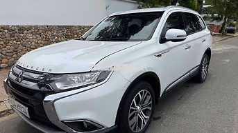 bán miíubishi oulander 7 chỗ ngồi sx 2019