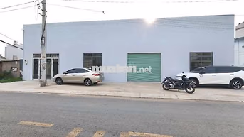 Kho xưởng 3 mặt tiền Tân Hiệp 15-Hóc Môn.Dt đất 400m, Dt sàn 273m.25tr