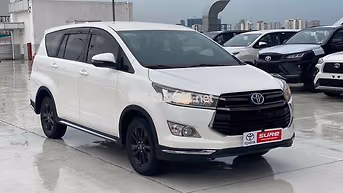Toyota Innova Venturer 2020 Trắng Tự động 8 chỗ